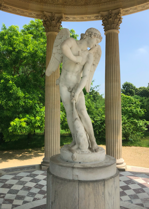 statue temple de l'amour Amour taillant son arc dans la massue d’Hercule