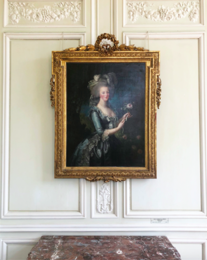 Marie Antoinette à la rose au Petit Trianon