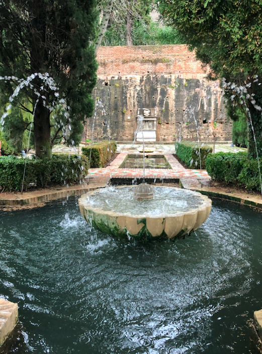 Fontaine jardin hiver Alhambra Grenade
