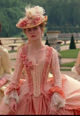 Marie-Antoinette en robe rose Coppola
