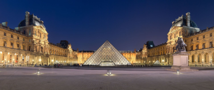 pyramide du Louvre de nuit